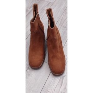 Universal Thread Lilyan Boots Size 11!!